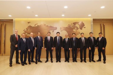 Генеральный директор ПАО «Россети» Андрей Рюмин с новым главой ГЭК Китая