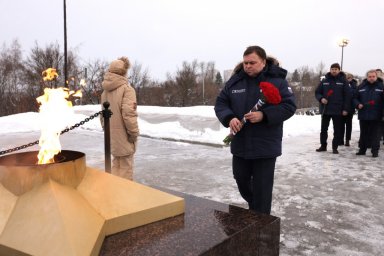 Сотрудники «Россети Центр и Приволжье» возложили цветы к мемориалу героям-энергетикам в Туле