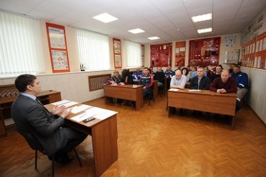 Директор филиала «Владимирэнерго» провел встречу с коллективом Камешковского РЭС Директор филиала «Владимирэнерго» провел встречу с коллективом Камешковского РЭС