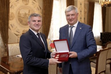 Александр Гусев и Игорь Маковский обсудили вопросы функционирования электросетевого комплекса Вороне Александр Гусев и Игорь Маковский обсудили вопросы функционирования электросетевого комплекса Вороне