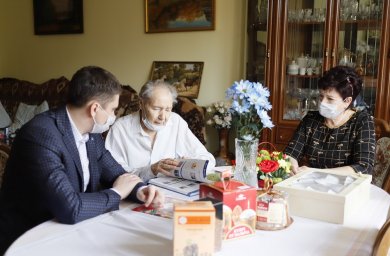 «Владимирэнерго» поздравляет с юбилеем бывшего руководителя «Владимирэнерго» поздравляет с юбилеем бывшего руководителя
