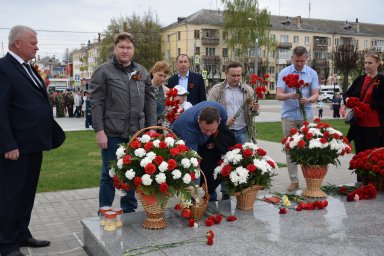 Сотрудники «Россети Центр и Приволжье Мариэнерго» возложили цветы к Вечному огню