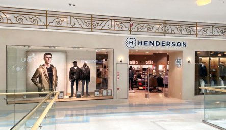 Cалон HENDERSON в петербургском ТРК «Европолис» увеличен в два раза Cалон HENDERSON в петербургском ТРК «Европолис» увеличен в два раза
