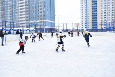 Подмосковная Лобня получила новый дом и многофункциональный каток