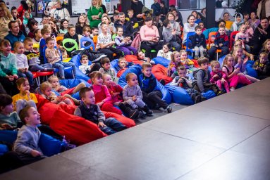 3 февраля в ЦУМе покажут интерактивный спектакль «Крошка Енот» 3 февраля в ЦУМе покажут интерактивный спектакль «Крошка Енот»