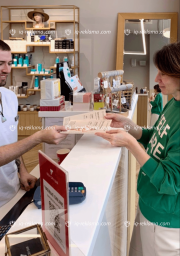 Агентство IQ разместило индор-рекламу в сети бьюти-баров «Фен Dry Bar» клиента «СМ-Клиника» Агентство IQ разместило индор-рекламу в сети бьюти-баров «Фен Dry Bar» клиента «СМ-Клиника»