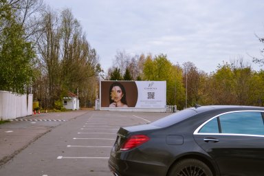 Агентство IQ разместило наружную рекламу на билборде салона красоты Gardenia в ресторане «Причал» в 