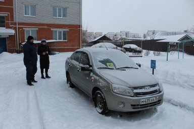 Народный фронт помогает инвалидам в Новой Усмани оборудовать индивидуальные парковки во дворе