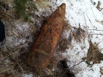 ВЗРЫВОТЕХНИКИ НИЖНЕТАГИЛЬСКОГО ОМОН ОБСЛЕДОВАЛИ АРТИЛЛЕРИЙСКИЙ СНАРЯД, НАЙДЕННЫЙ ВБЛИЗИ ЖЕЛЕЗНОДОРОЖ