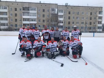На Среднем Урале сотрудник Росгвардии принял участие в хоккейном матче