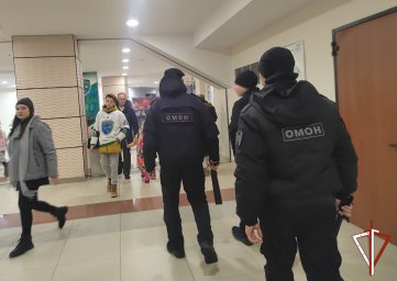 Сотрудники ОМОН «Стерх» обеспечили безопасность граждан на матче ВХЛ в Ханты-Мансийске