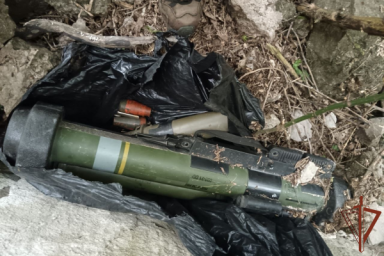 Спецназовцы Росгвардии совместно с военными контрразведчиками обнаружили иностранные гранатомёты ВСУ Спецназовцы Росгвардии совместно с военными контрразведчиками обнаружили иностранные гранатомёты ВСУ