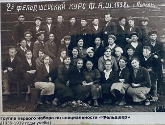 Фельдшеры уходили на фронт со студенческой скамьи Фельдшеры уходили на фронт со студенческой скамьи