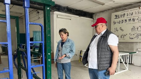 Ветеринары из ХГУ готовятся делать педикюр бурёнкам Ветеринары из ХГУ готовятся делать педикюр бурёнкам