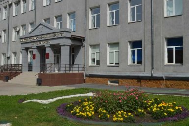 Летом клумбы ХГУ украсят несколько тысяч цветов Летом клумбы ХГУ украсят несколько тысяч цветов