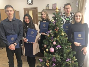 Студенты-медики ХГУ получили Благодарственные письма Президента России