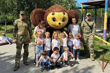 К всероссийскому ведомственному проекту «Каникулы с Росгвардией» присоединились в Запорожье и Херсон К всероссийскому ведомственному проекту «Каникулы с Росгвардией» присоединились в Запорожье и Херсон