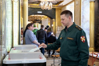Уральский округ Росгвардии принимает участие в голосовании на выборах Президента России Уральский округ Росгвардии принимает участие в голосовании на выборах Президента России