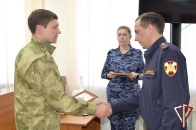Сотрудников подразделений госконтроля и ЛРР Росгвардии наградили в Кургане Сотрудников подразделений госконтроля и ЛРР Росгвардии наградили в Кургане