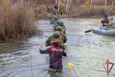 Росгвардия провела на Урале испытания на право ношения крапового берета Росгвардия провела на Урале испытания на право ношения крапового берета