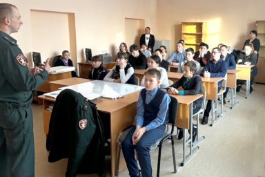 Росгвардейцы знакомят зауральских школьников с военными институтами ведомства Росгвардейцы знакомят зауральских школьников с военными институтами ведомства