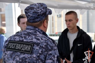 Росгвардейцы представили ведомство на областной ярмарке вакансий в Зауралье Росгвардейцы представили ведомство на областной ярмарке вакансий в Зауралье