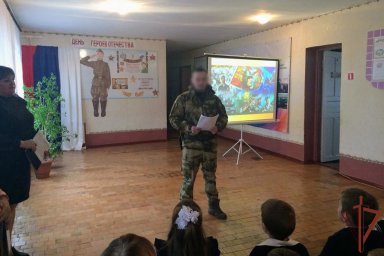 Росгвардейцы провели урок мужества в одной из школ Луганской Народной Республики Росгвардейцы провели урок мужества в одной из школ Луганской Народной Республики