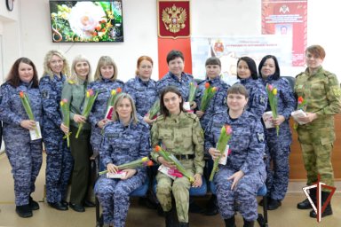 «Весенний комплимент от Росгвардии» подарили женщинам в Кургане «Весенний комплимент от Росгвардии» подарили женщинам в Кургане