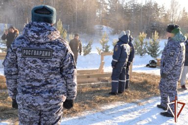 Во время празднования Крещения Господня в Зауралье правопорядок обеспечили сотрудники Росгвардии Во время празднования Крещения Господня в Зауралье правопорядок обеспечили сотрудники Росгвардии