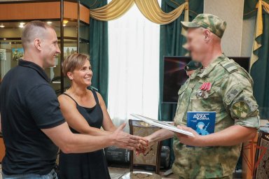 В Росгвардии вручили денежные сертификаты военнослужащим, получившим тяжелые ранения в ходе специаль В Росгвардии вручили денежные сертификаты военнослужащим, получившим тяжелые ранения в ходе специаль
