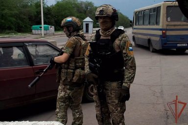 Росгвардейцы в ЛНР задержали наркокурьера с 3 кг наркотиков Росгвардейцы в ЛНР задержали наркокурьера с 3 кг наркотиков