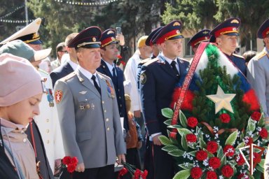 Представители Росгвардии в Зауралье приняли участие в памятных мероприятиях, посвященных 78-й годовщ Представители Росгвардии в Зауралье приняли участие в памятных мероприятиях, посвященных 78-й годовщ