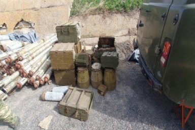 Разведчики Росгвардии обнаружили в ДНР полевой склад с боеприпасами общим тротиловым эквивалентом ок
