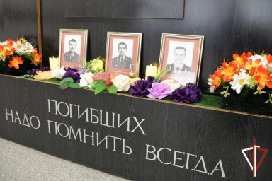 Память павших 28 лет назад офицеров СОБР почтили боевые товарищи в Зауралье