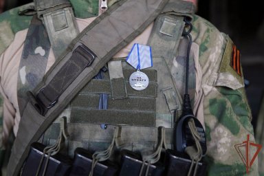 Госнаграды вручили в ДНР росгвардейцам - участникам спецоперации Госнаграды вручили в ДНР росгвардейцам - участникам спецоперации