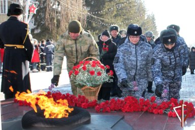 В Зауралье росгвардейцы почтили память защитников Отечества