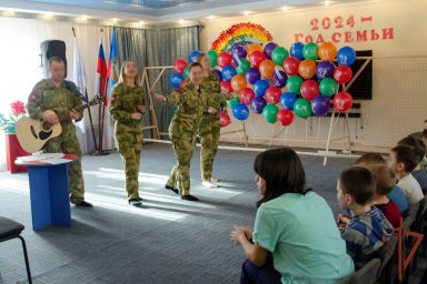 Росгвардейцы-участники СВО провели детский праздник для воспитанников подшефных учреждений в ЛНР Росгвардейцы-участники СВО провели детский праздник для воспитанников подшефных учреждений в ЛНР