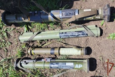 Росгвардейцы по информации военной контрразведки обнаружили полевой склад с военными поставками стра Росгвардейцы по информации военной контрразведки обнаружили полевой склад с военными поставками стра