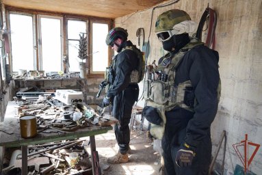 Росгвардейцы обнаружили в ДНР цех нацбатальона «Азов» по производству взрывных устройств Росгвардейцы обнаружили в ДНР цех нацбатальона «Азов» по производству взрывных устройств