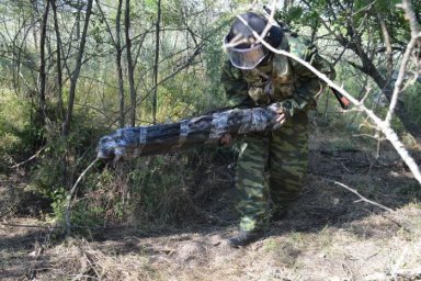 Саперы Росгвардии в ЛНР обнаружили арсенал оружия, боеприпасов и взрывчатых веществ Саперы Росгвардии в ЛНР обнаружили арсенал оружия, боеприпасов и взрывчатых веществ