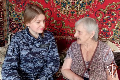 Представители Росгвардии навестили в Кургане жительницу блокадного Ленинграда Представители Росгвардии навестили в Кургане жительницу блокадного Ленинграда