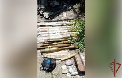 Росгвардейцы обнаружили схрон с боеприпасами ВСУ в Донецкой Народной Республике Росгвардейцы обнаружили схрон с боеприпасами ВСУ в Донецкой Народной Республике