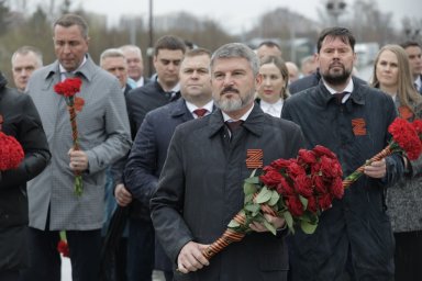 Игорь Маковский и участники VIII турнира по хоккею «Россети Центр» и «Россети Центр и Приволжье» воз Игорь Маковский и участники VIII турнира по хоккею «Россети Центр» и «Россети Центр и Приволжье» воз