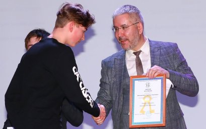 Проректор ЛЭТИ наградил победителей международного конкурса юных изобретателей