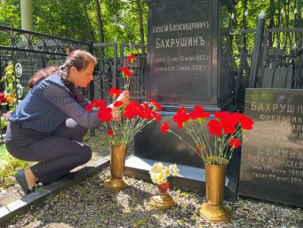 Сотрудники Бахрушинского почтили память создателя музея на Ваганьковском