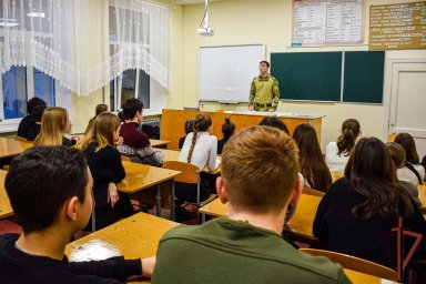Росгвардейцы провели уроки мужества в одной из школ Запорожской области
