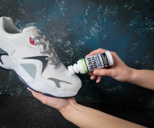 Российский производитель химии SIBEARIAN выпустил уникальную белую краску для всех типов обуви.